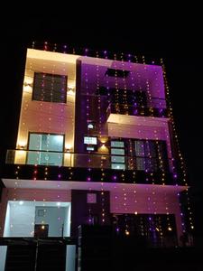 Gallery Cover Image of 1351 Sq.ft 5 BHK Independent House for buy in Sector 32 for 17600000