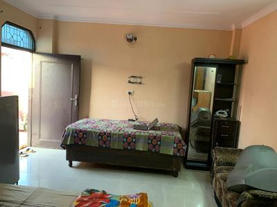 Bedroom Image of Gayatri PG in Chhattarpur