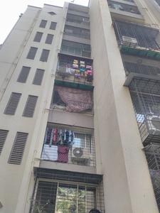 Gallery Cover Image of 350 Sq.ft 1 RK Apartment for buy in Malad West for 6500000