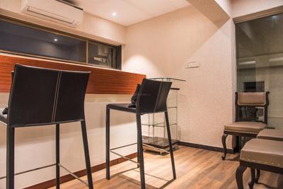 Gallery Cover Image of 15000 Sq.ft 8 BHK Villa for buy in Bandra West for 950000000