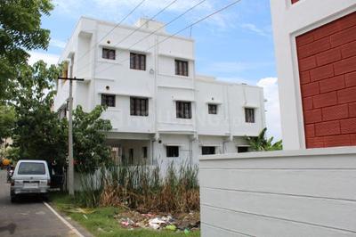 Gallery Cover Image of 1100 Sq.ft 2 BHK Apartment for rent in Sreenivas Thiruvanmiyur Apartment, Thiruvanmiyur for 22000