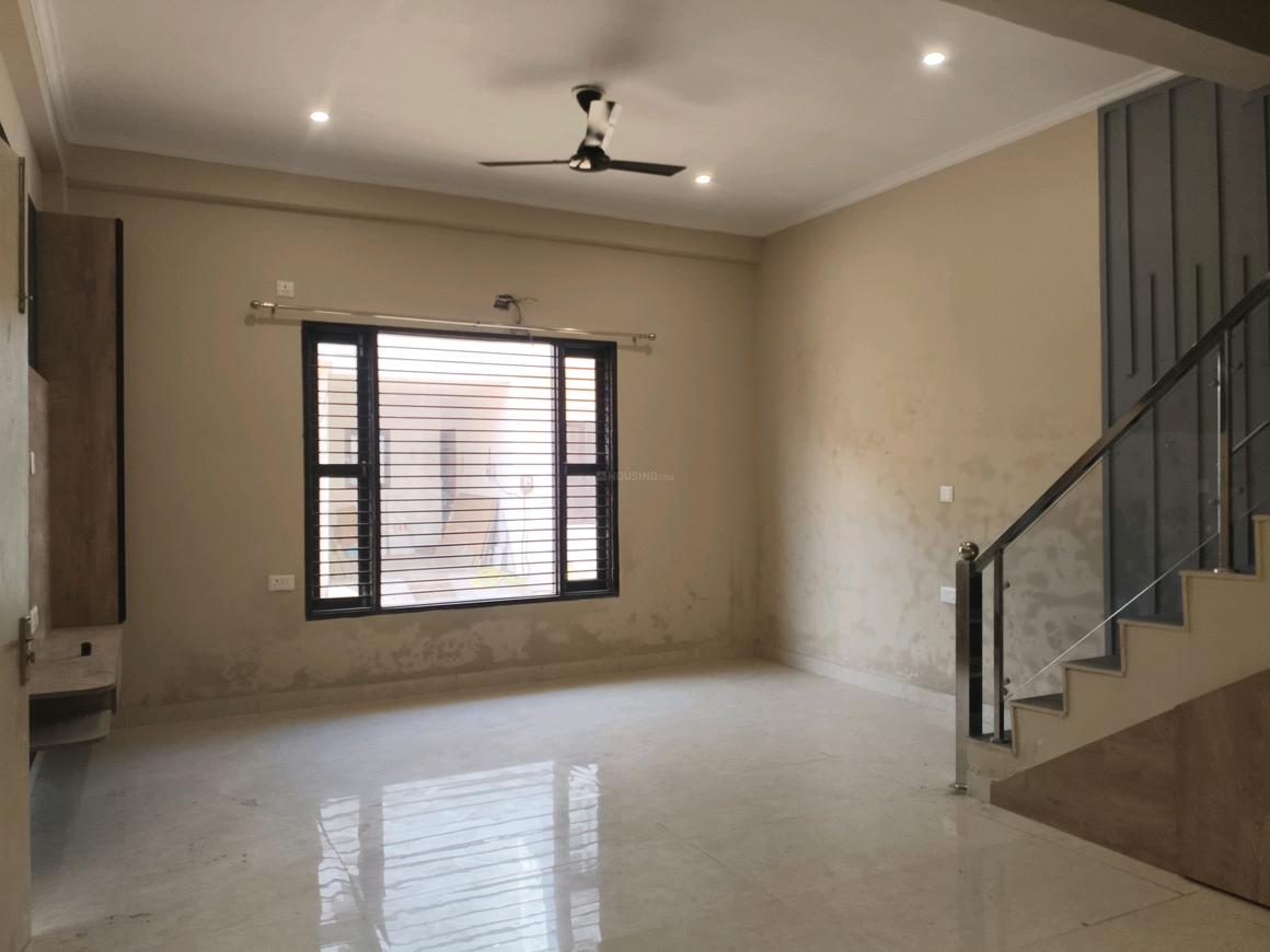 Kingson Green Villa 2 - Image 4