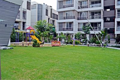 Gallery Cover Image of 1935 Sq.ft 3 BHK Apartment for buy in Chandkheda for 6772000