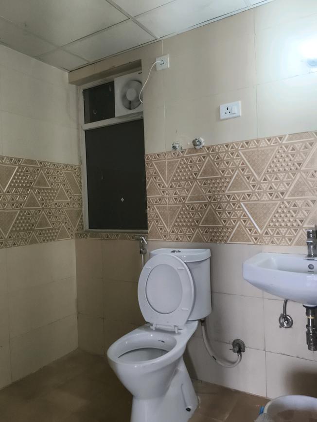 Amrapali Riverview - Image 10