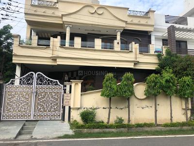 Gallery Cover Image of 2000 Sq.ft 5 BHK Villa for buy in Ranjit Avenue for 25000000