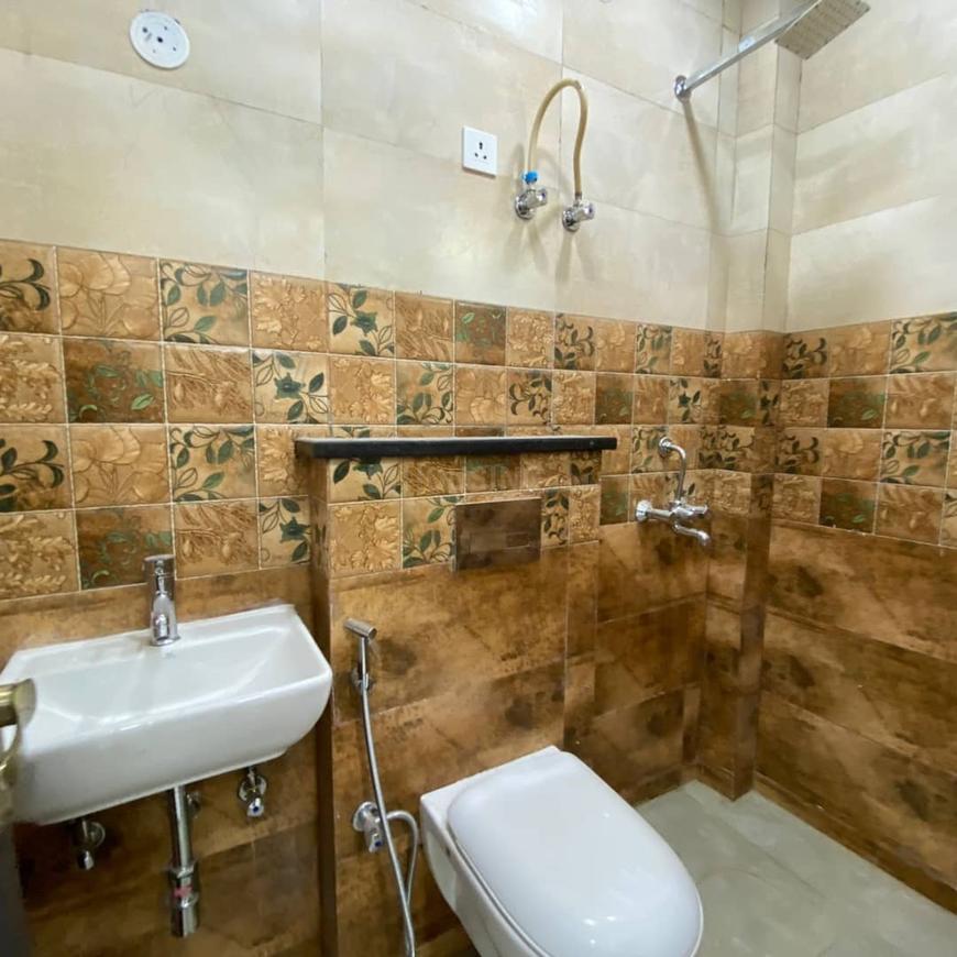 Bathroom Image of 900 Sq.ft 2 BHK Independent House for buy in Nainana Jat for 3200000