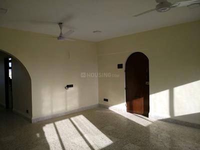 Gallery Cover Image of 1100 Sq.ft 2 BHK Apartment for rent in Cuffe Parade for 125000