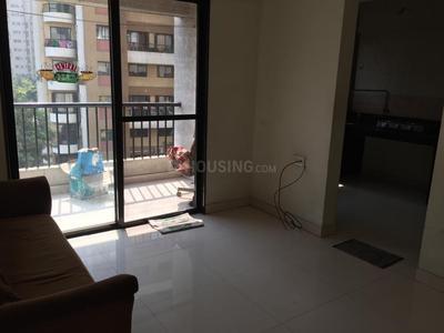 Gallery Cover Image of 640 Sq.ft 1 BHK Apartment for rent in Magarpatta Zinnia, Magarpatta City for 24000