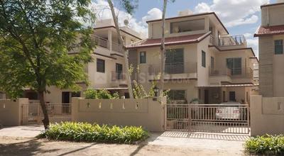 Gallery Cover Image of 4005 Sq.ft 3 BHK Independent House for buy in Shantipura for 10000000