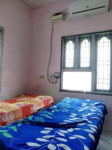 Bedroom Image of Sri Venkateswara Gents Hostel in Karapakkam