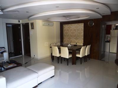Gallery Cover Image of 2200 Sq.ft 3 BHK Apartment for buy in Juhu for 150000000