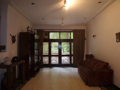 Gallery Cover Image of 1800 Sq.ft 3 BHK Independent Floor for buy in Defence Colony for 40000000