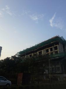 Gallery Cover Image of 750 Sq.ft 2 BHK Apartment for buy in Andheri West for 13900000