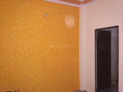 Gallery Cover Image of 400 Sq.ft 1 BHK Independent Floor for buy in Shakarpur Khas for 1750000