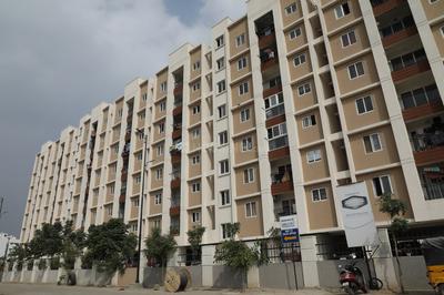 Gallery Cover Image of 619 Sq.ft 2 BHK Independent Floor for buy in Perumbakkam for 2195000