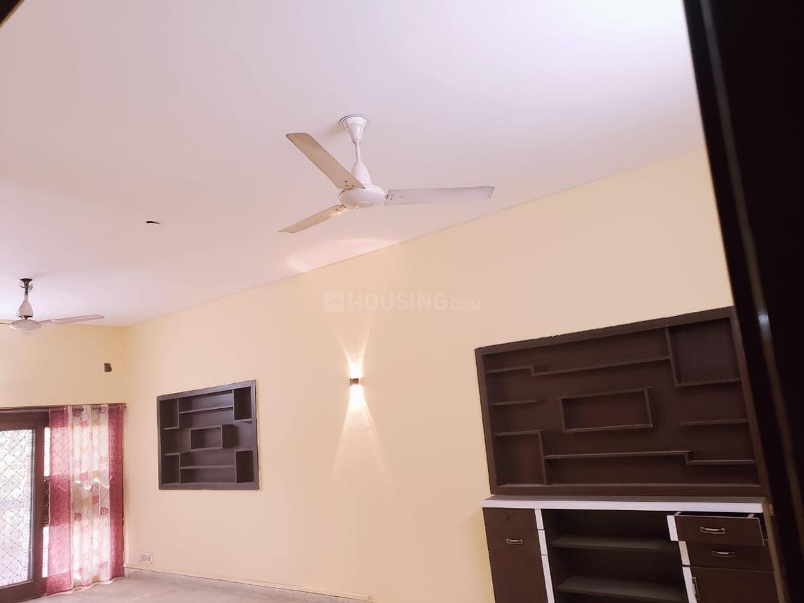 Flats for Rent in Nauroji Nagar, Safdarjung Enclave, New Delhi