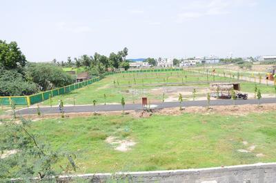 Gallery Cover Image of Sq.ft Residential Plot for buy in Voyalanallur for 2025000