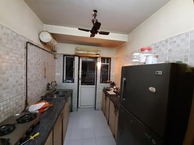Gallery Cover Image of 930 Sq.ft 2 BHK Apartment for rent in Kandivali West for 33000