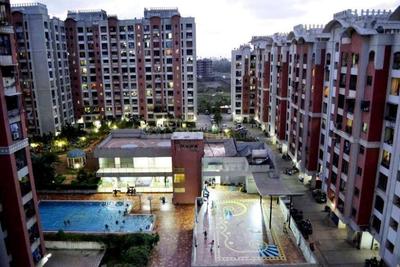 Gallery Cover Image of 585 Sq.ft 1 BHK Apartment for buy in Malad West for 9500000