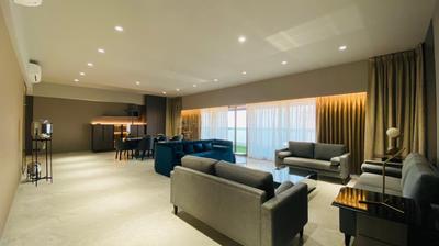 Gallery Cover Image of 3400 Sq.ft 4 BHK Apartment for rent in Lodha Costiera, Cumballa Hill for 600000