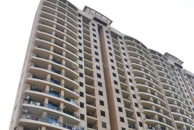 Gallery Cover Image of 690 Sq.ft 1 BHK Apartment for buy in Malad East for 13500000