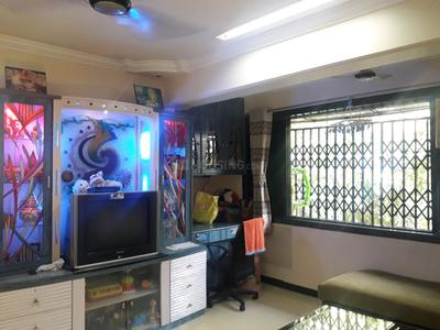 Gallery Cover Image of 590 Sq.ft 1 BHK Apartment for buy in Malad East for 10500000