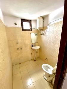 Bathroom Image of Dharam Boys PG in Sector 30
