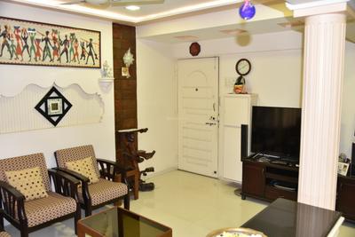Gallery Cover Image of 1200 Sq.ft 3 BHK Apartment for buy in Gokul GalaxyHousing, Kandivali East for 18900000