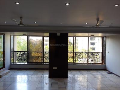 Gallery Cover Image of 2500 Sq.ft 3 BHK Independent Floor for buy in Juhu for 100000000