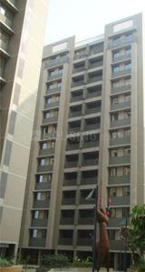 Gallery Cover Image of 1800 Sq.ft 3 BHK Apartment for buy in Khodiyar for 8000000