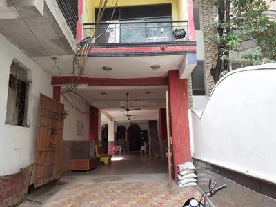 खानपुर में खानपुर पीजी में बिल्डिंग की तस्वीर