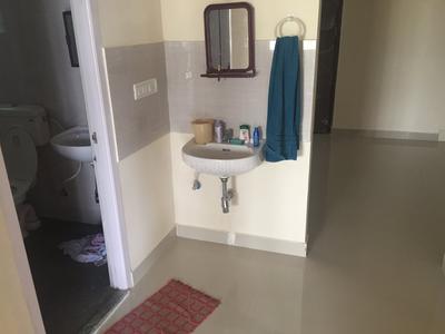 Gallery Cover Image of 950 Sq.ft 2 BHK Apartment for rent in Chembarambakkam for 12000