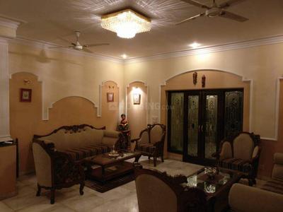 5+ BHK Independent House