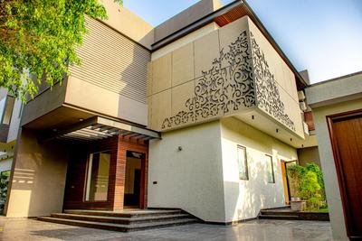 Gallery Cover Image of 10000 Sq.ft 5 BHK Villa for buy in Chhattarpur for 110000000