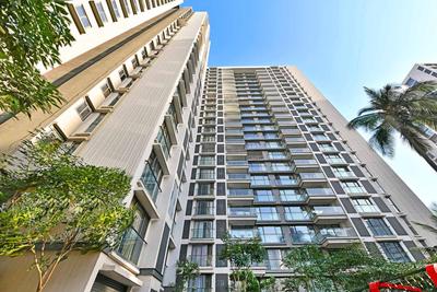 Gallery Cover Image of 1292 Sq.ft 3 BHK Apartment for buy in Rustomjee Seasons, Bandra East for 62500000