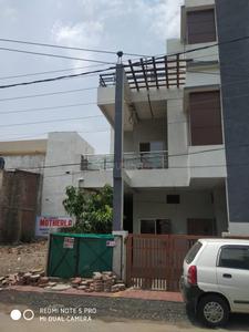 Gallery Cover Image of 1200 Sq.ft 2 BHK Independent House for buy in Maharaja Tukoji Rao Holker Cloth Market for 4000000