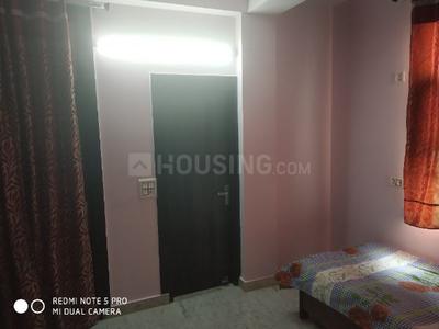 कृष्ण नगर में कोरा पीजी के बेडरूम की तस्वीर