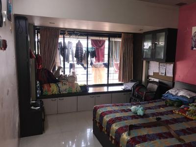 Gallery Cover Image of 662 Sq.ft 2 BHK Apartment for buy in Kandivali West for 16500000