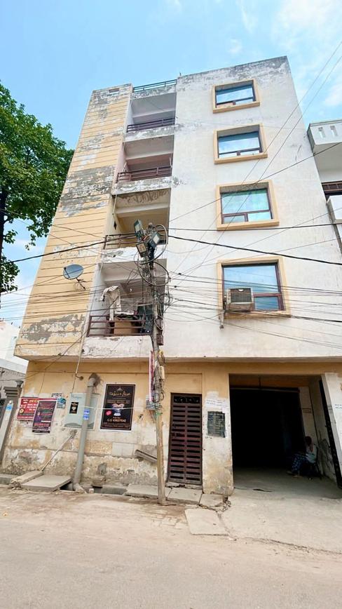 10 BHK 2976 Sqft Flat for sale at Sarfarazganj, Property ID