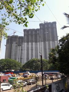 Gallery Cover Image of 1050 Sq.ft 2 BHK Apartment for buy in Kanjurmarg West for 18200000