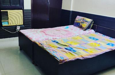Bedroom Image of Youth Hostel & Accommodation in Vaibhav Khand