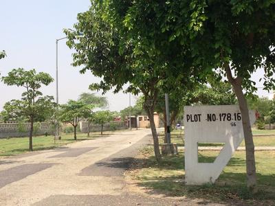 Gallery Cover Image of 900 Sq.ft 2 BHK Villa for buy in Sector 27 for 3900000