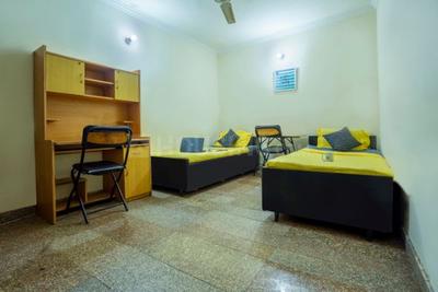 Bedroom Image of Oyo Life Del2250 in Garhi