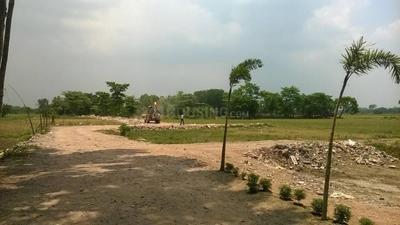 Gallery Cover Image of Sq.ft Residential Plot for buy in Thakurpukur for 400000