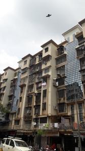Gallery Cover Image of 550 Sq.ft 2 BHK Apartment for buy in Malad West for 16000000