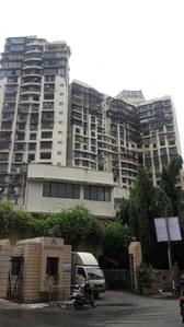 Gallery Cover Image of 1200 Sq.ft 3 BHK Apartment for buy in Malad West for 27500000