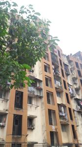Gallery Cover Image of 750 Sq.ft 2 BHK Apartment for buy in Kandivali West for 18000000