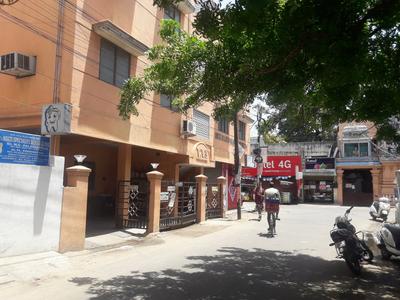 Gallery Cover Image of 700 Sq.ft 1 BHK Independent House for buy in Saligramam for 2800000
