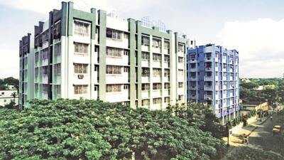 Gallery Cover Image of 1600 Sq.ft 3 BHK Apartment for buy in Ideal Apartments, College Square for 11500000