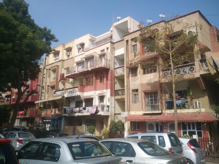 DDA Santushti Apartment - Image 5